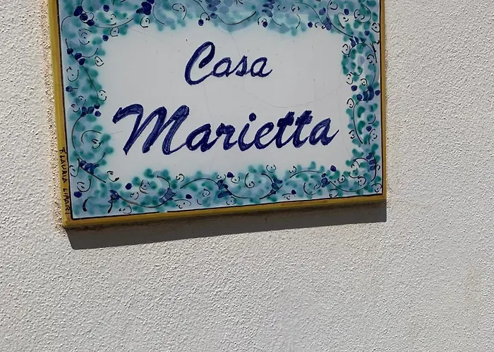 Casa Marietta ליפארי